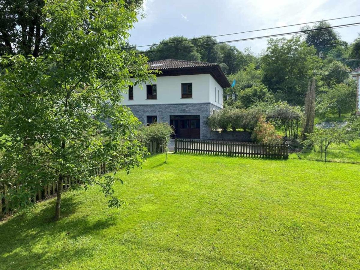 Casa De Los Carpinteros Arriondas Eksteriør bilde